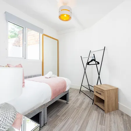 Block Of Apartments In Croydon ,Long Stays , Weekly & Monthly Offers , Contractors , Relocations , Leisure & Family Stays Esterno foto
