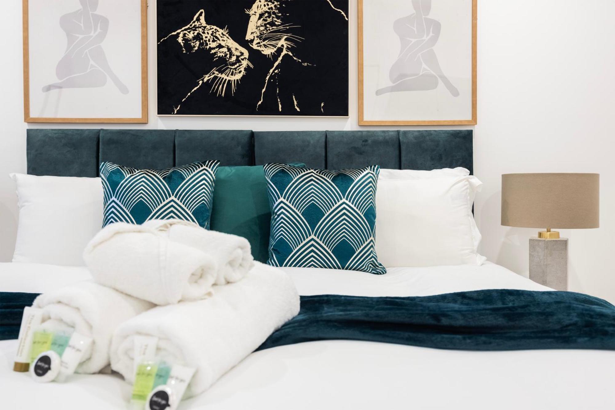 Block Of In ,long , Weekly & Monthly Offers , Contractors , Relocations , Leisure & Family * Croydon