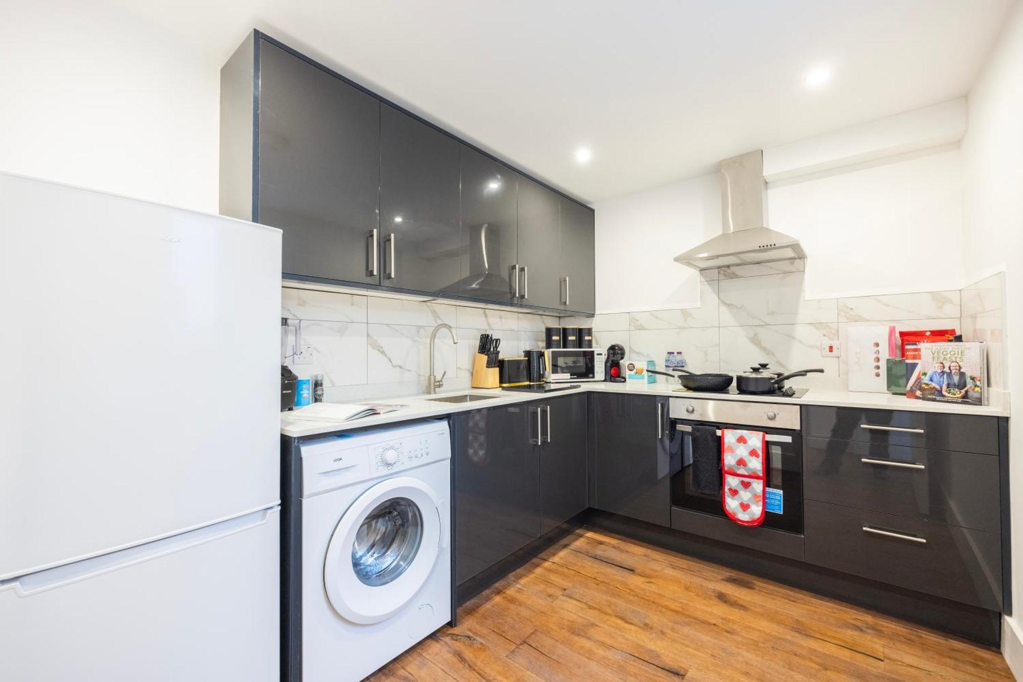 Block Of In ,long , Weekly & Monthly Offers , Contractors , Relocations , Leisure & Family Croydon