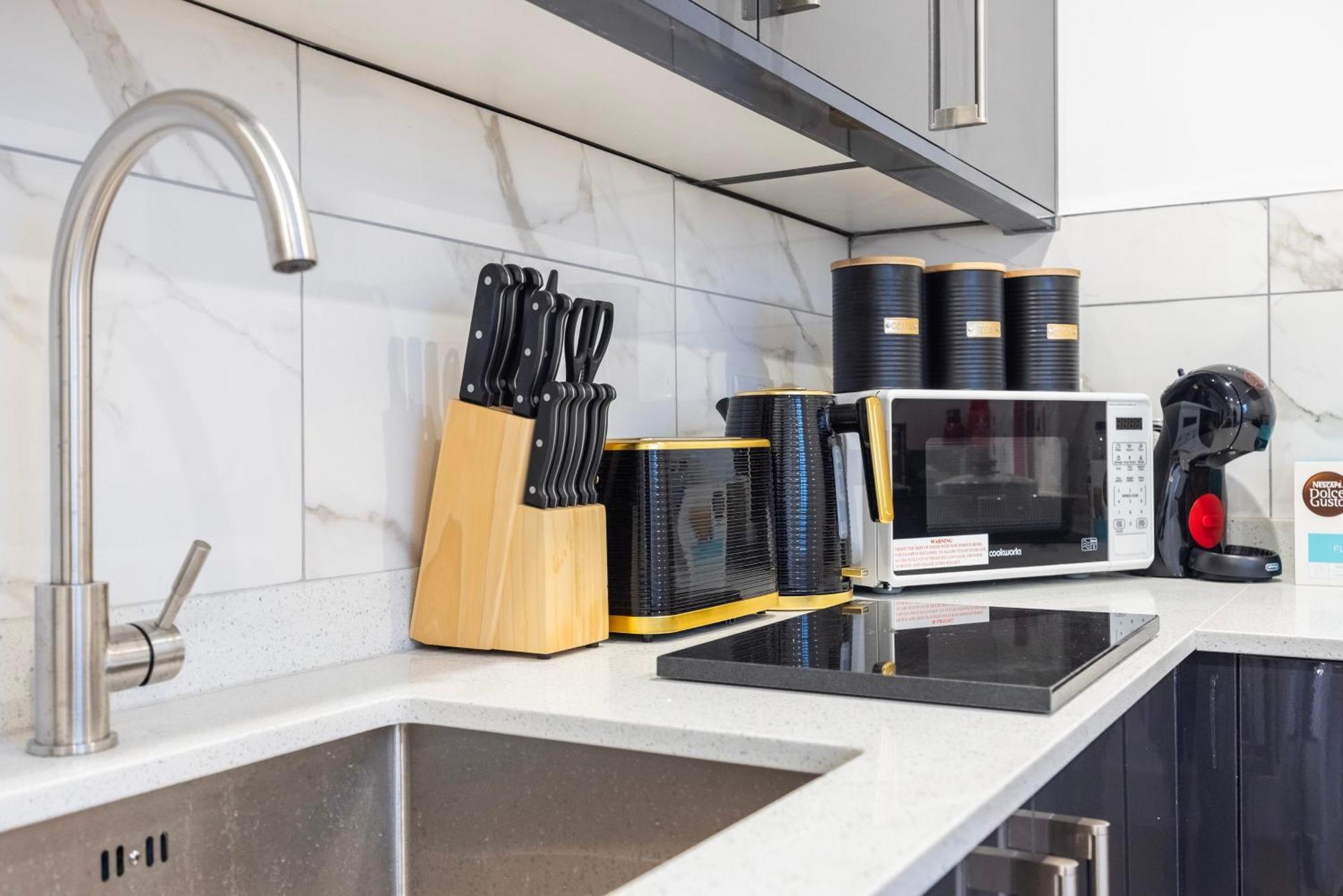 Block Of In ,long , Weekly & Monthly Offers , Contractors , Relocations , Leisure & Family Appartamento Croydon