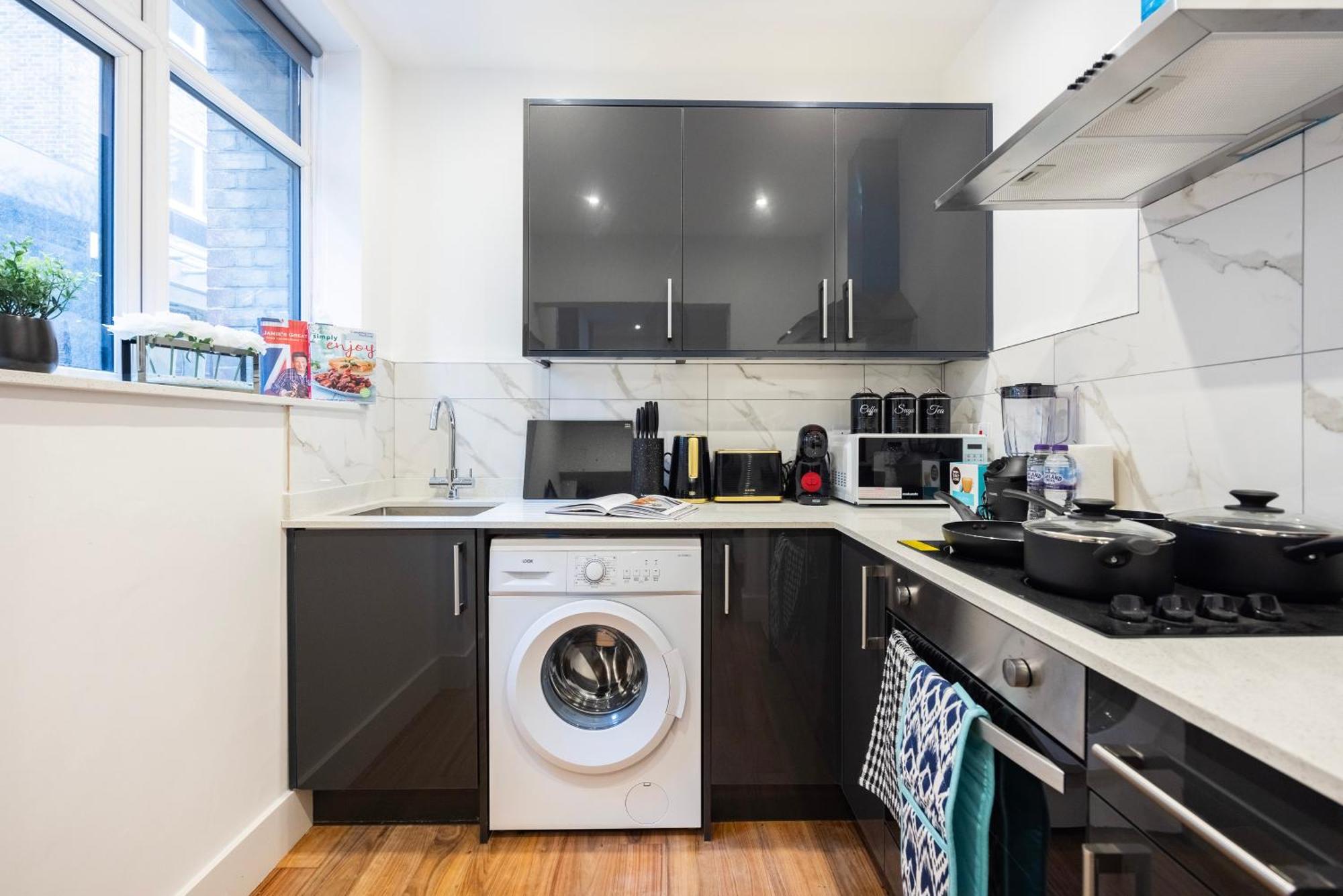 Block Of In ,long , Weekly & Monthly Offers , Contractors , Relocations , Leisure & Family