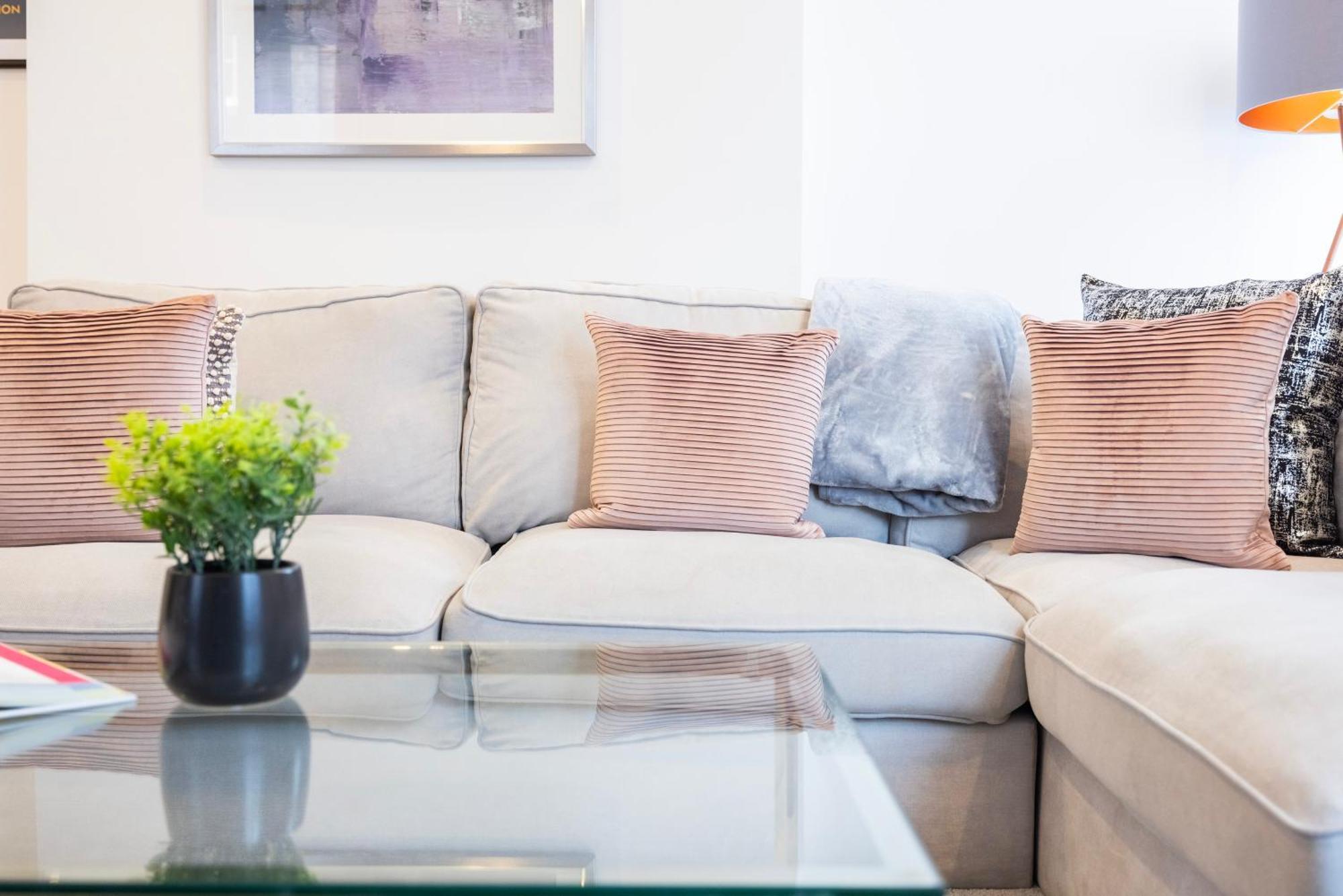 Block Of In ,long , Weekly & Monthly Offers , Contractors , Relocations , Leisure & Family Croydon