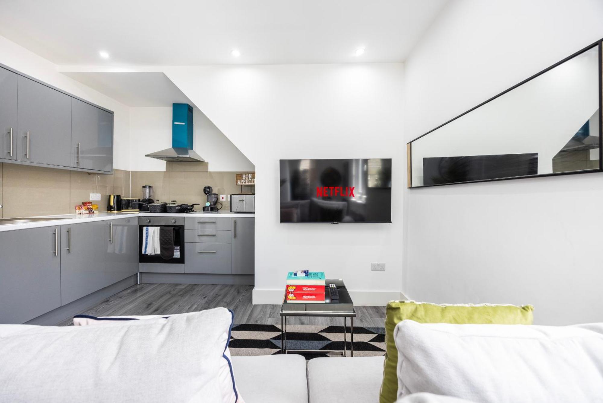 Block Of In ,long , Weekly & Monthly Offers , Contractors , Relocations , Leisure & Family *