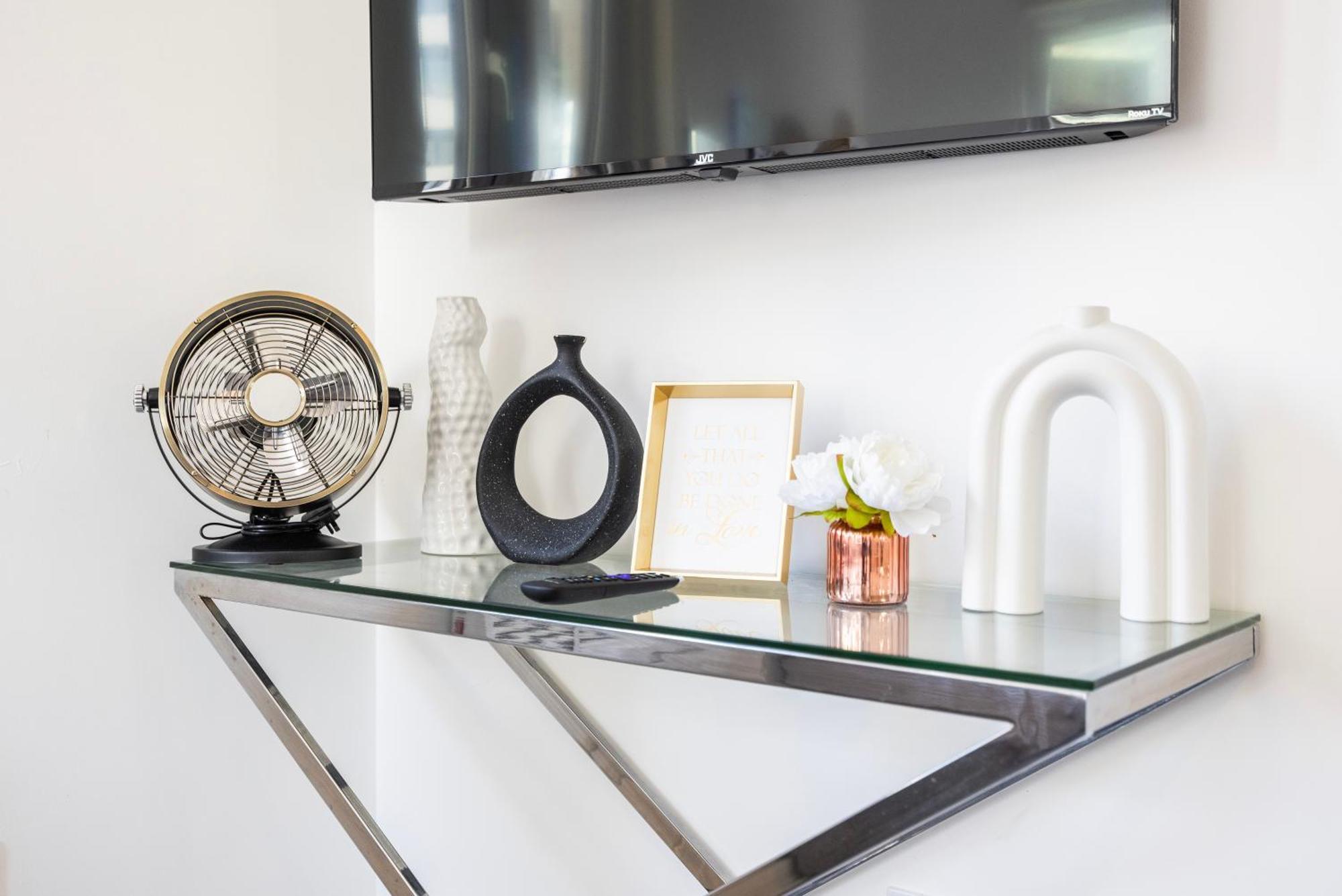 Block Of In ,long , Weekly & Monthly Offers , Contractors , Relocations , Leisure & Family * Croydon