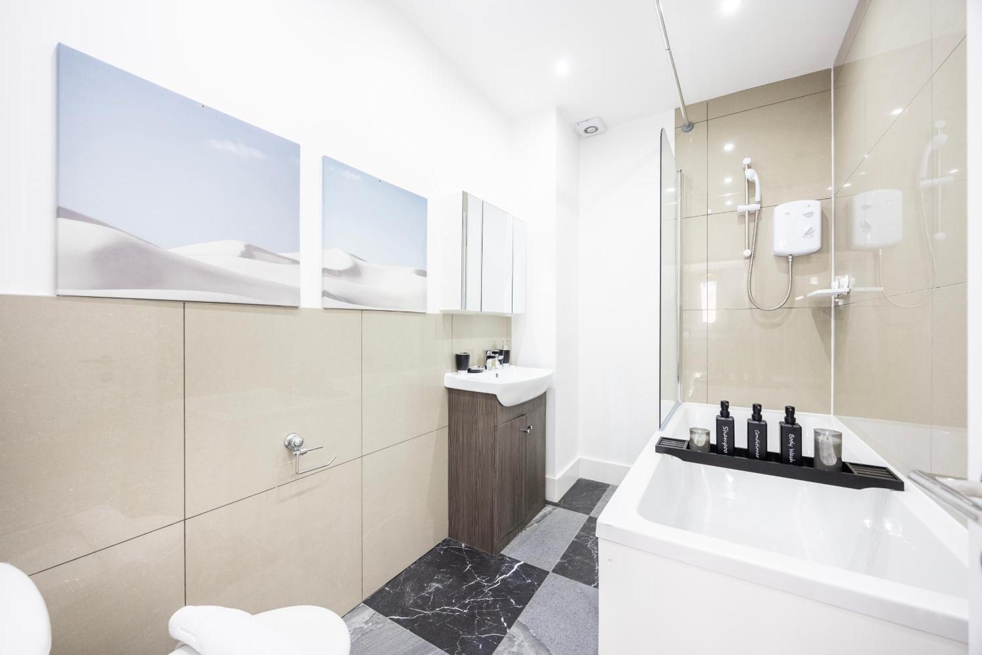 Appartamento Block Of In ,long , Weekly & Monthly Offers , Contractors , Relocations , Leisure & Family *