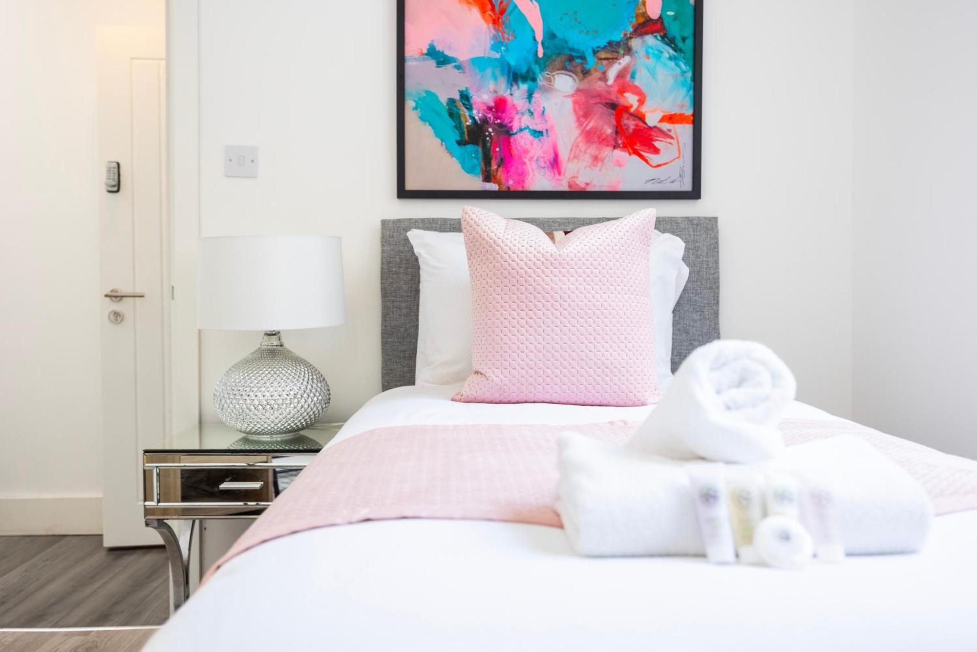 Block Of In ,long , Weekly & Monthly Offers , Contractors , Relocations , Leisure & Family Appartamento Croydon