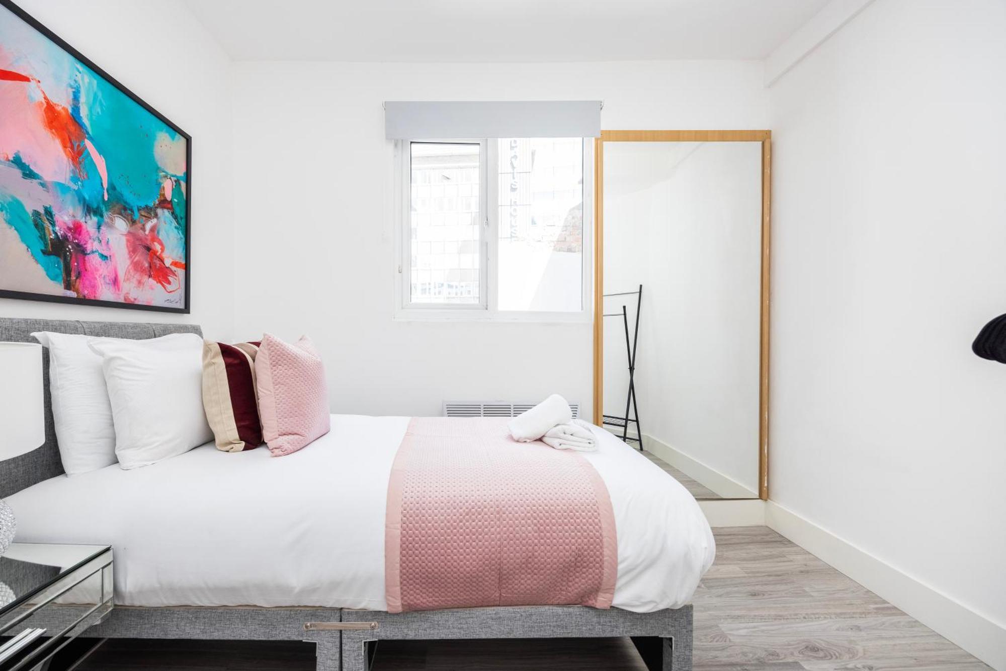 Block Of In ,long , Weekly & Monthly Offers , Contractors , Relocations , Leisure & Family * Croydon