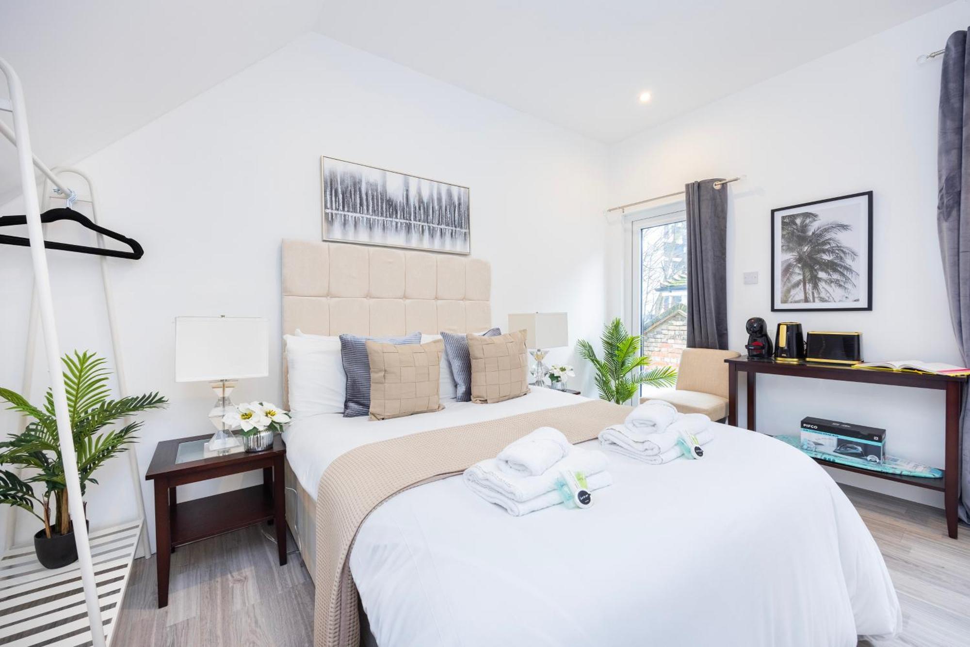 Block Of In ,long , Weekly & Monthly Offers , Contractors , Relocations , Leisure & Family * Croydon