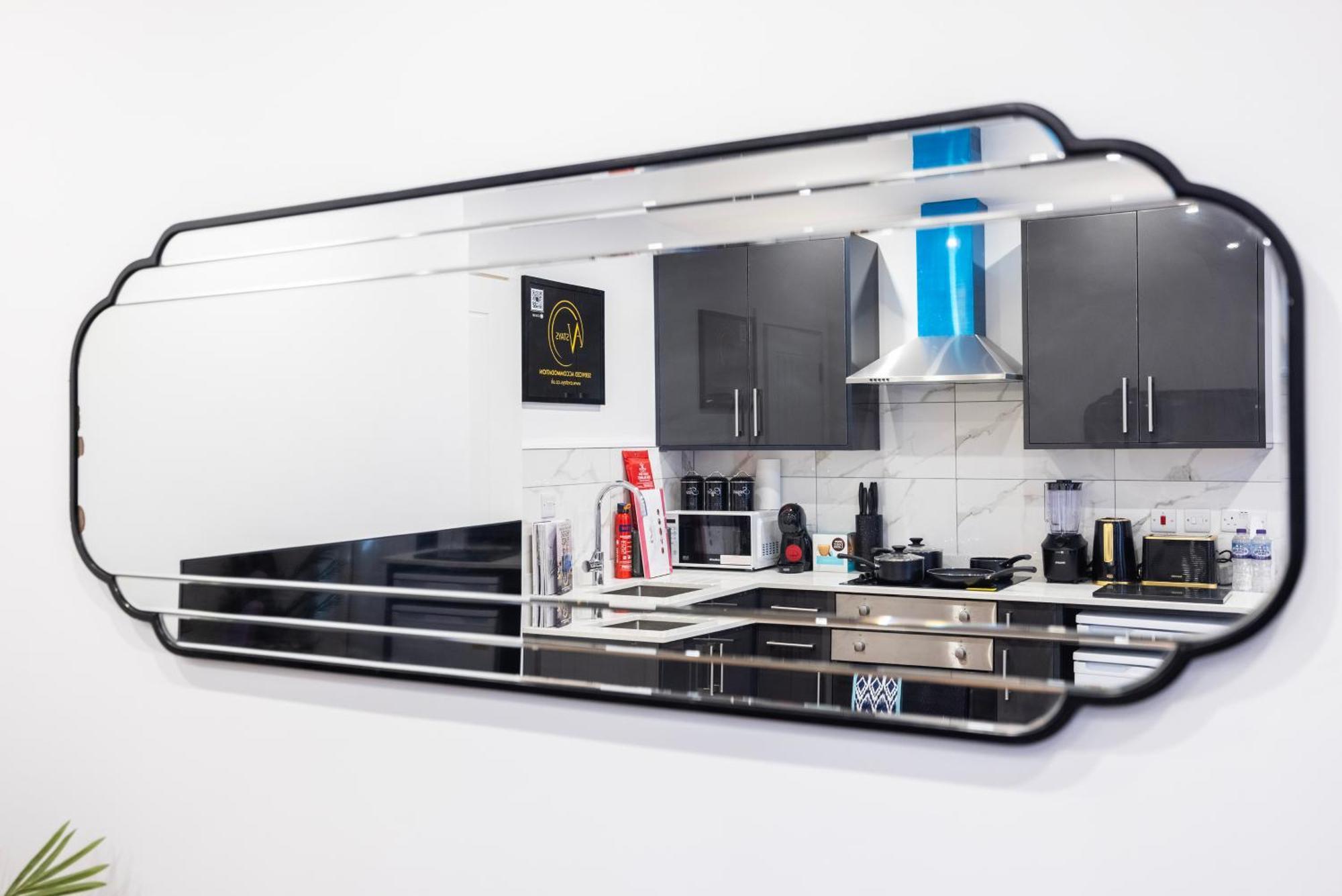 Block Of In ,long , Weekly & Monthly Offers , Contractors , Relocations , Leisure & Family Croydon