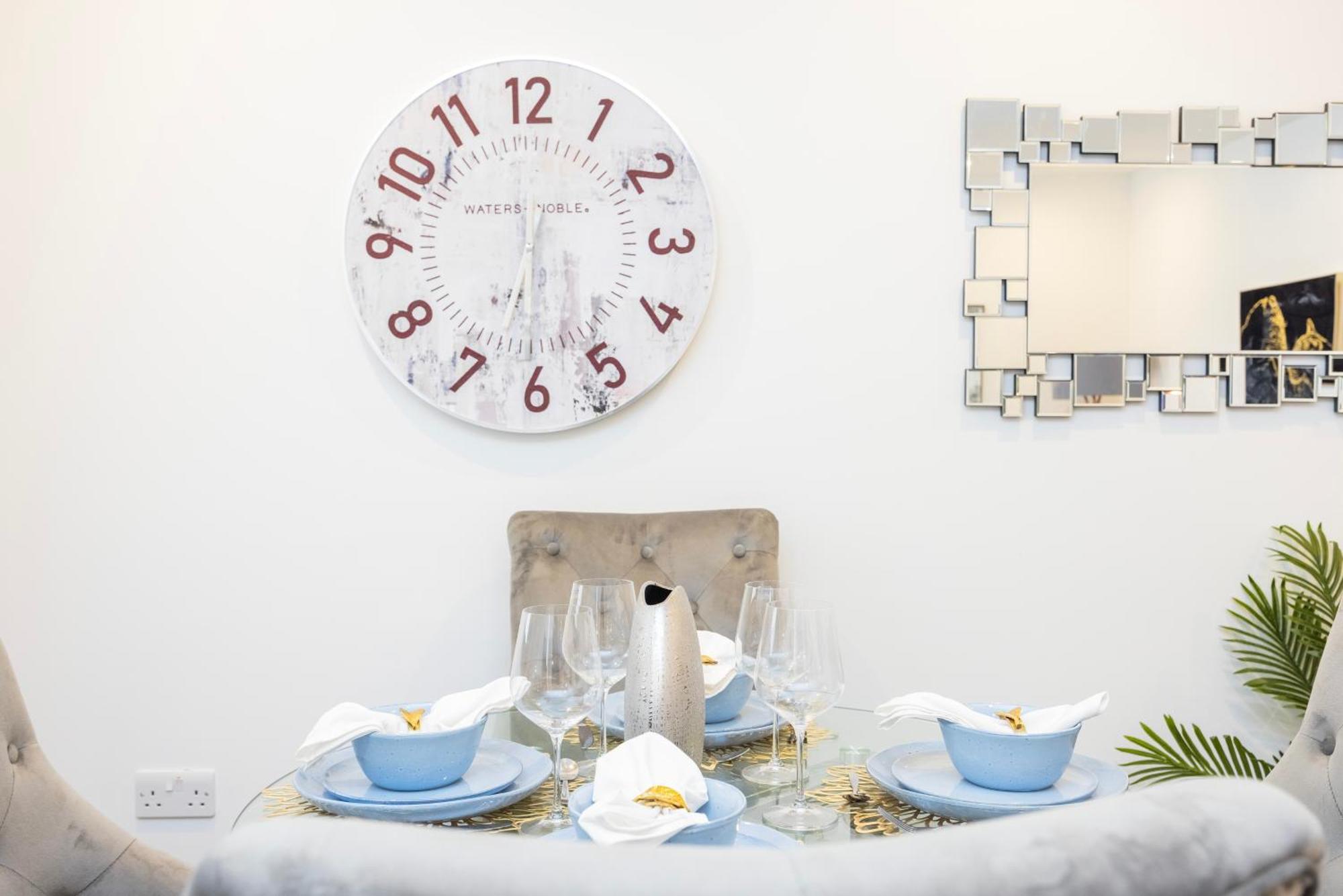 Block Of In ,long , Weekly & Monthly Offers , Contractors , Relocations , Leisure & Family