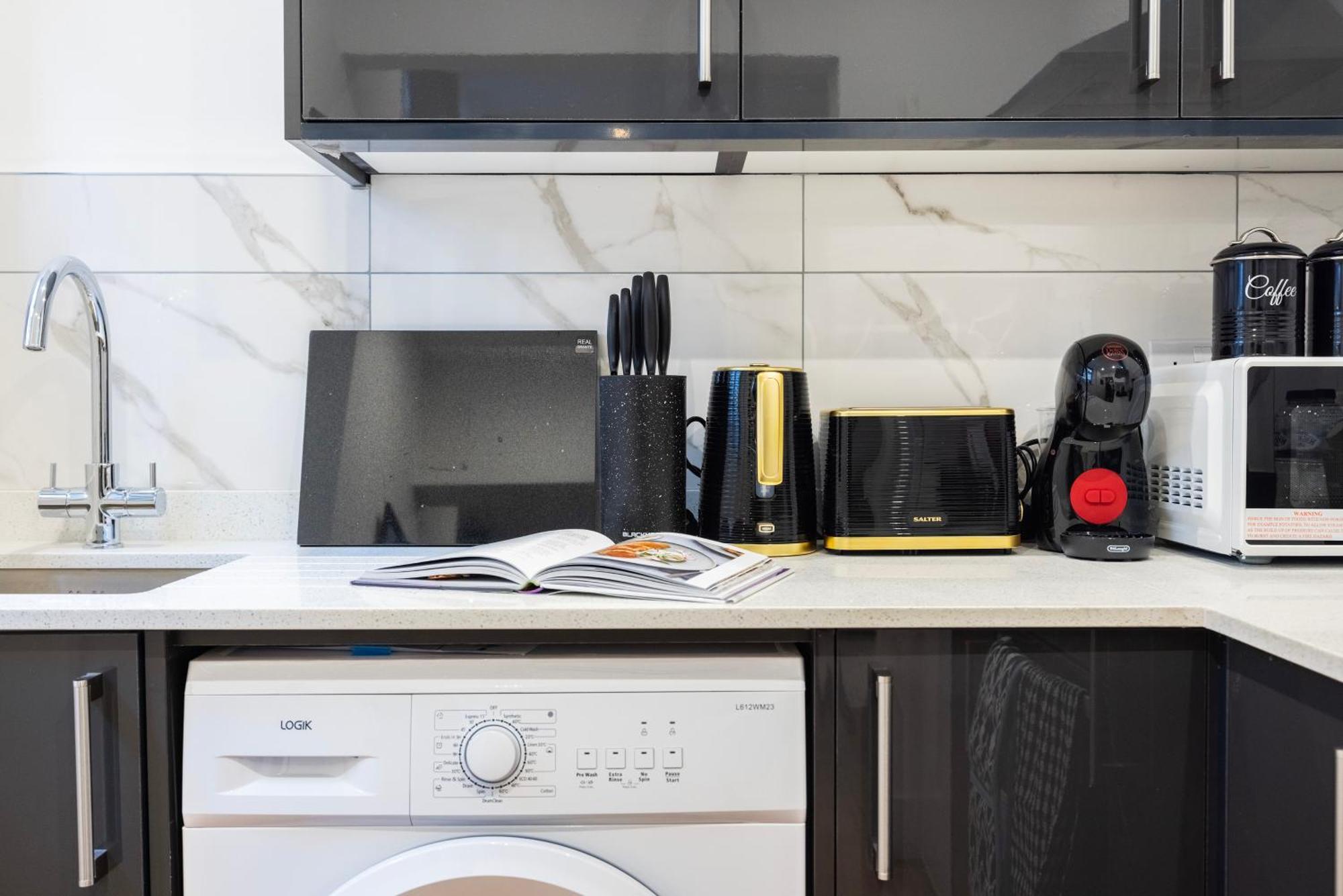 Block Of In ,long , Weekly & Monthly Offers , Contractors , Relocations , Leisure & Family Croydon