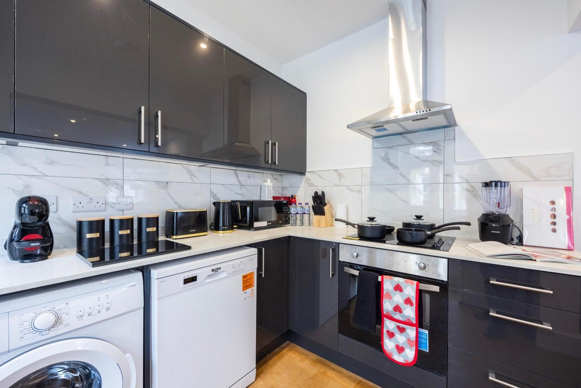 Block Of In ,long , Weekly & Monthly Offers , Contractors , Relocations , Leisure & Family * Croydon