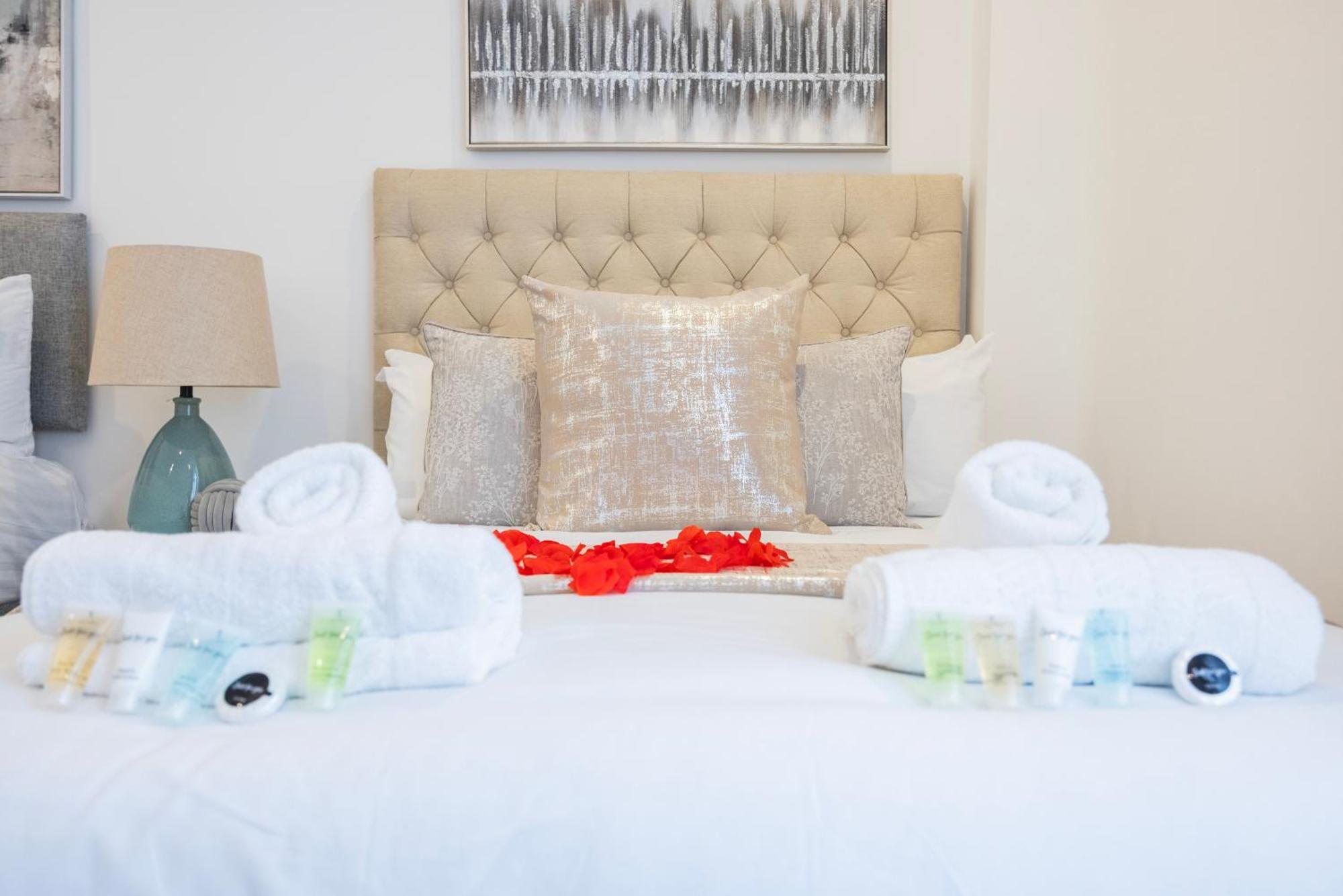 Block Of In ,long , Weekly & Monthly Offers , Contractors , Relocations , Leisure & Family * Croydon